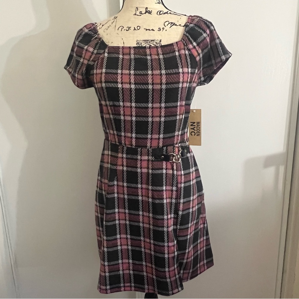Madden NYC Woman’s mini sweetheart dress with hardware